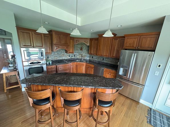 218 Prairie Springs Dr, Chillicothe, IL 61523
