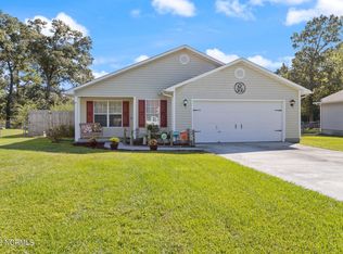 515 Blackberry Ct, Hubert, NC 28539