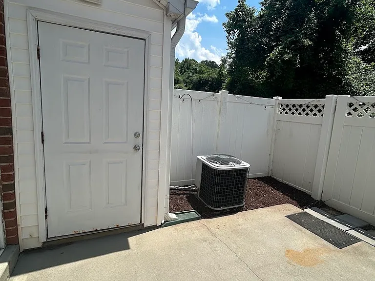 1213 Green Oaks Ln #1211B-1211G-1213E — Photo 20