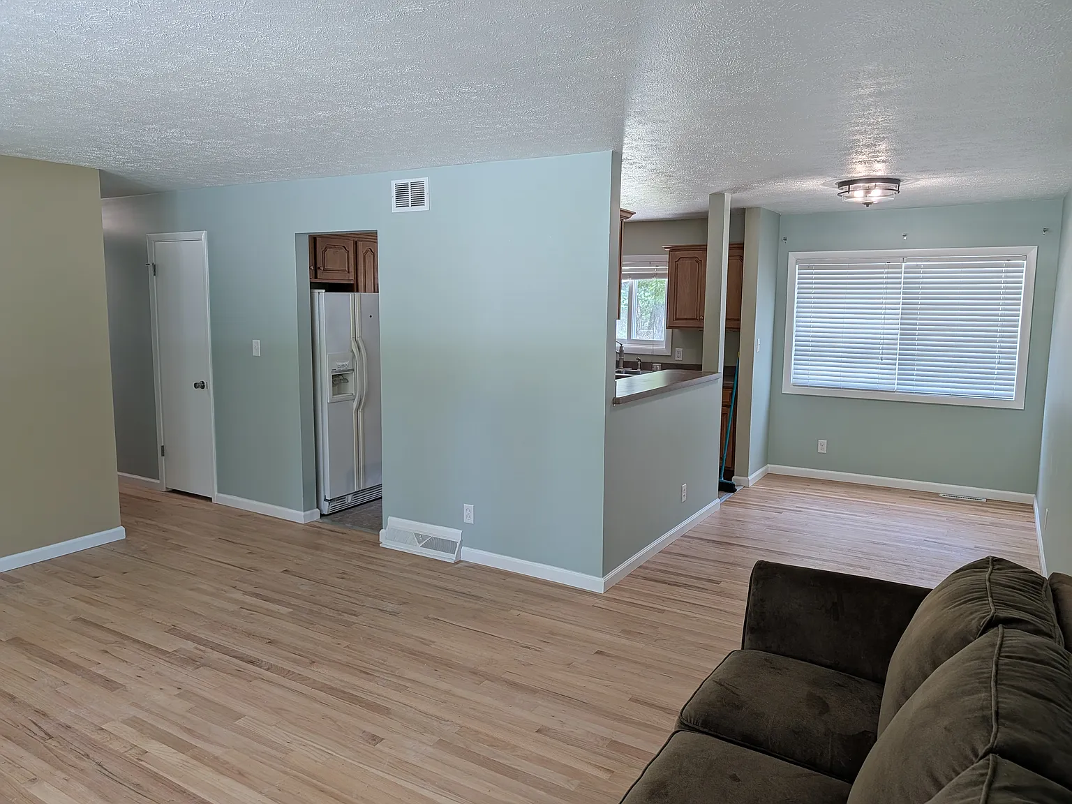 3 bed, 2676 sqft, $2,200 — Photo 4