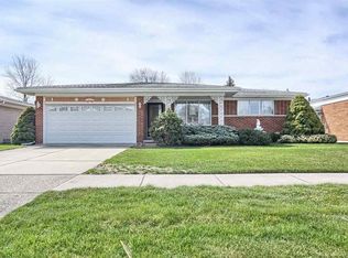 32734 Rugby Dr, Warren, MI 48088