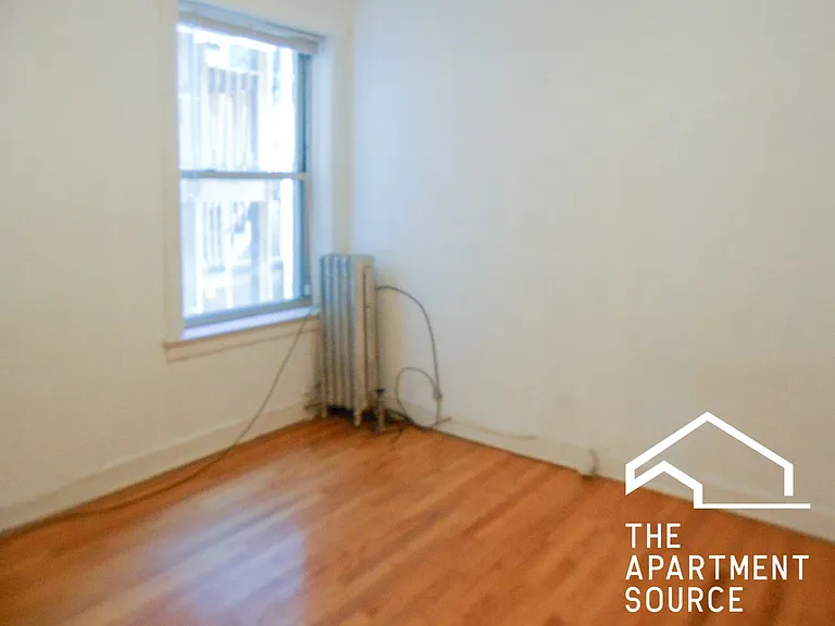 1958 W Winona St #1 — Photo 3
