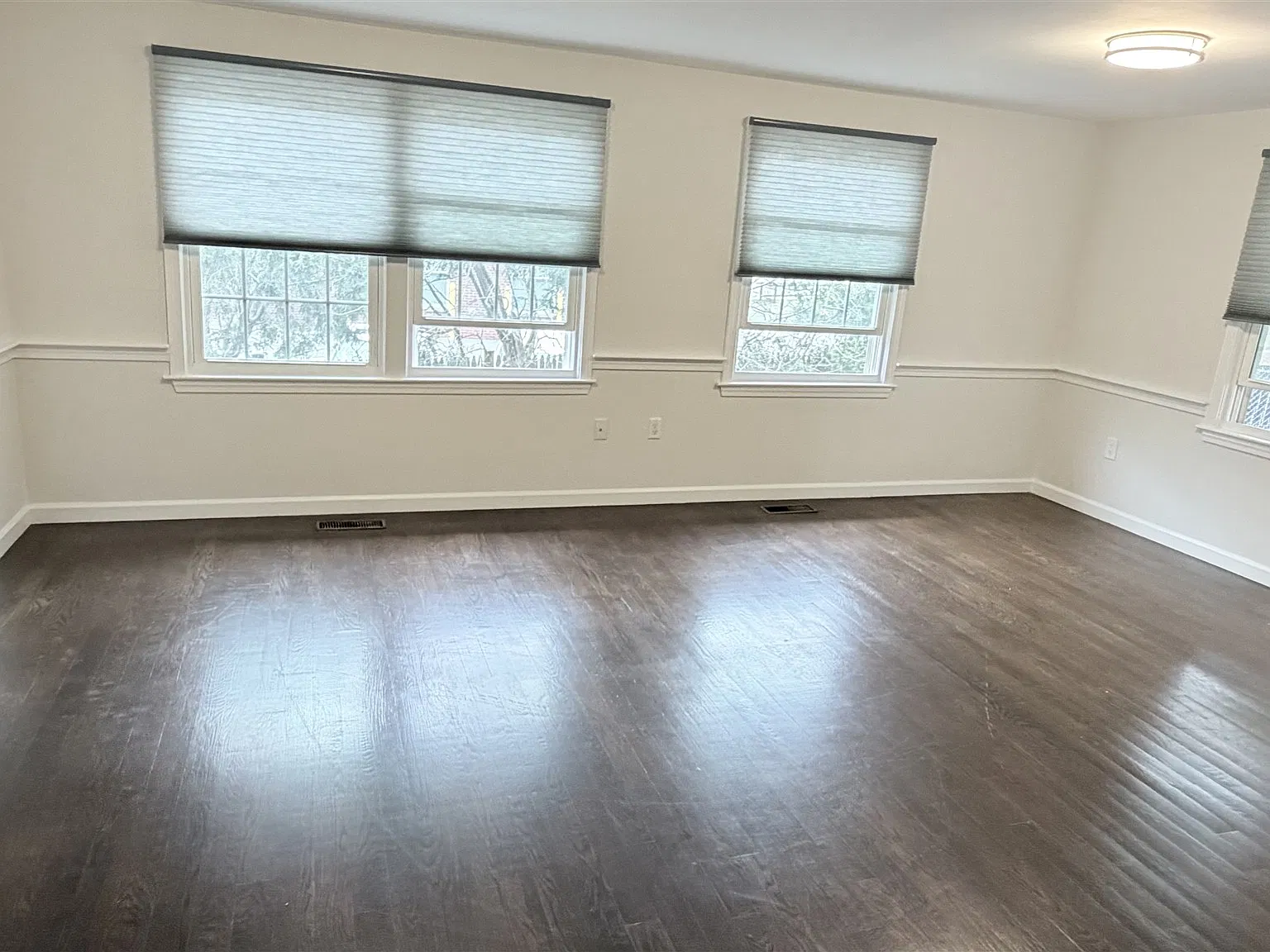 3 bed, 2.5 bath, 2286 sqft, $4,200 — Photo 2
