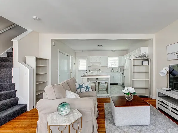 27 Thames St #27, Newport, RI 02840