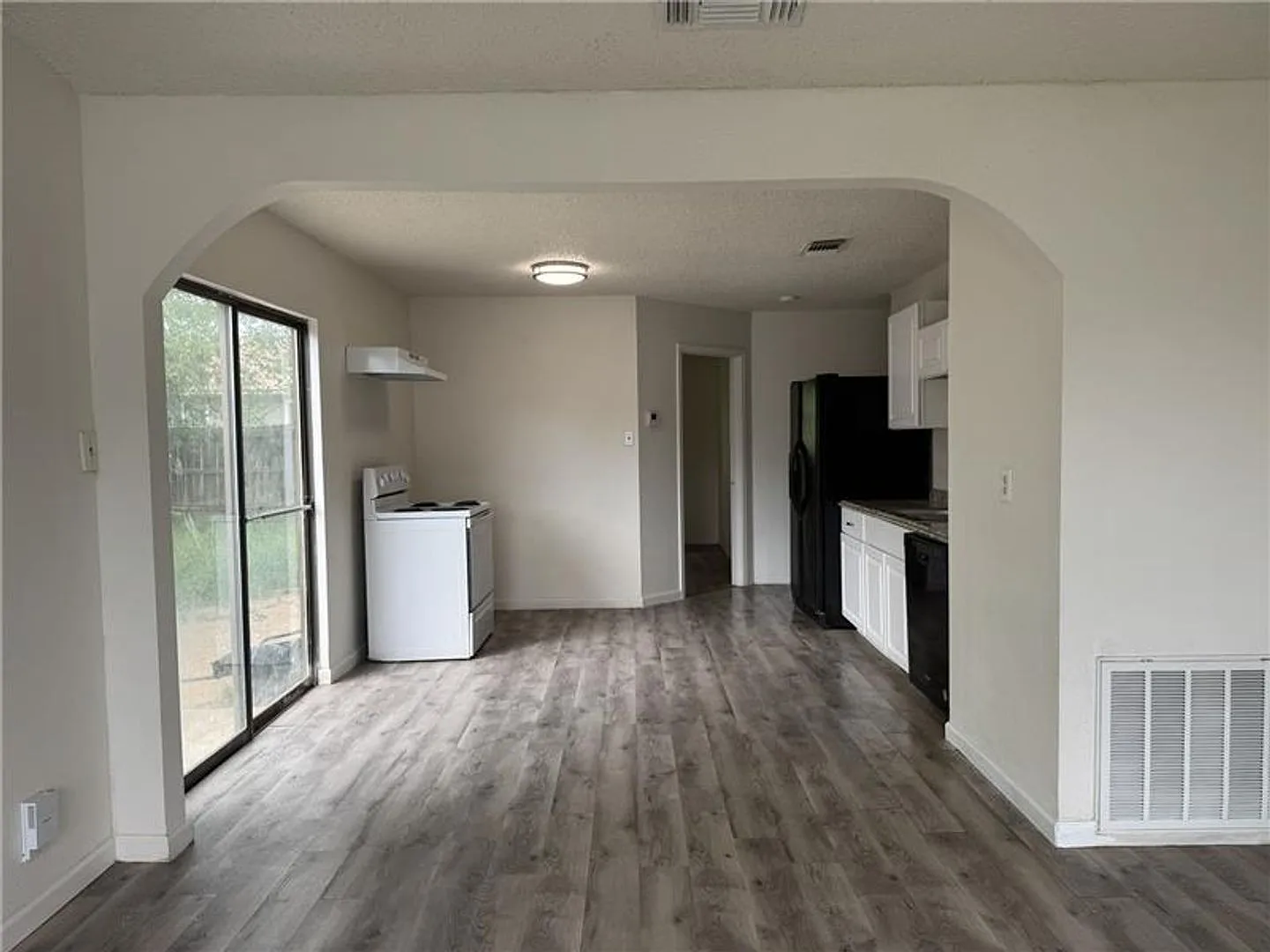 Beautiful and Stylish 3 bedroom & 2 bathroom — Photo 3