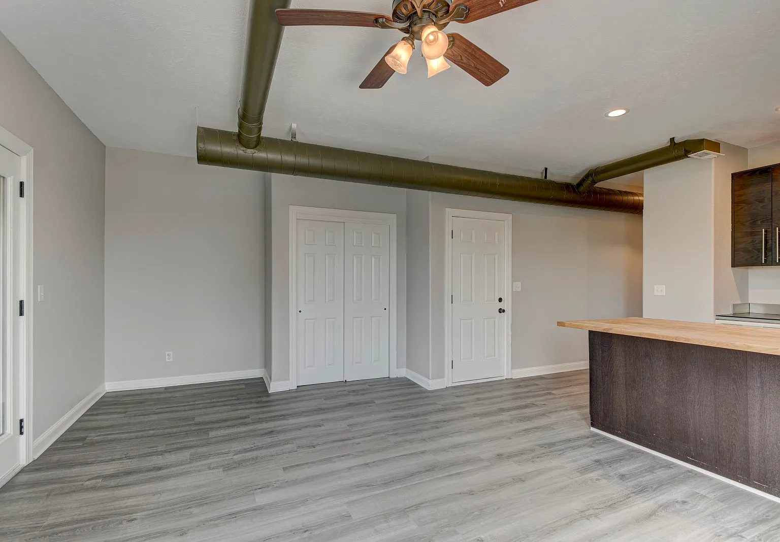 2 bed, 1050 sqft, $1,100 — Photo 3