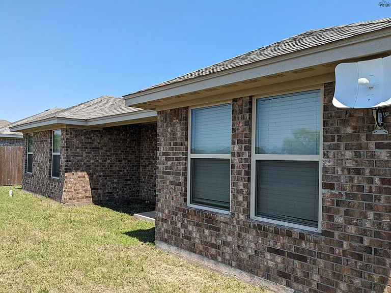 117 E Valley Dr — Photo 24