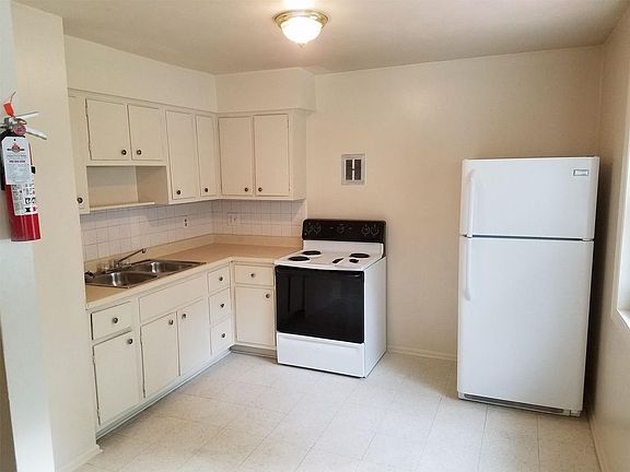 4th image of 137 Holston Ct APT 4