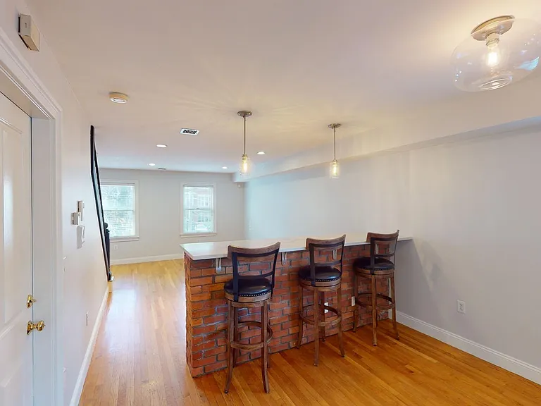 214 W 7th St #2 — Photo 7