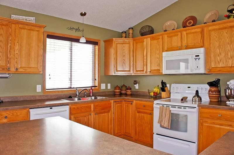 1st image of 421 Cottonwood Dr