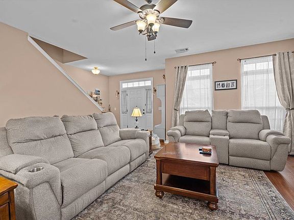 5th image of 212 Slate Dr