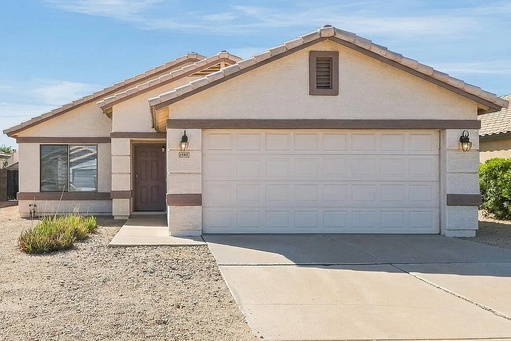 3 bed, 2.0 bath, 1199 sqft, $1,770 — Photo 1