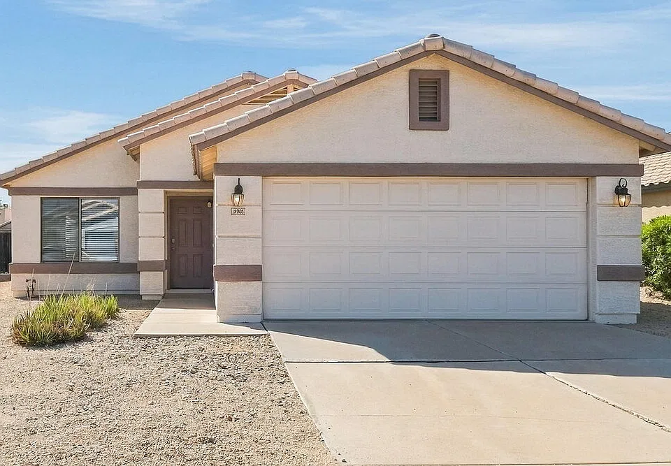 15905 W Elm St