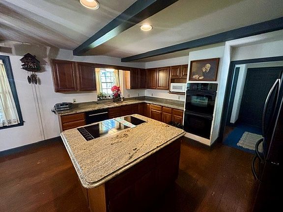 3rd image of 2303 James St