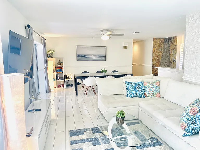 Open plan bright and spacious living and dining areas fully open up to Florida room.
Free TV channels and the subscription Netflix, Amazon and others are available on a 65" smart TV.
Selection of board games.