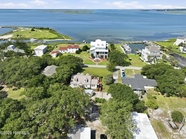 114 Brooks Creek Lane, Harkers Island, NC 28531
