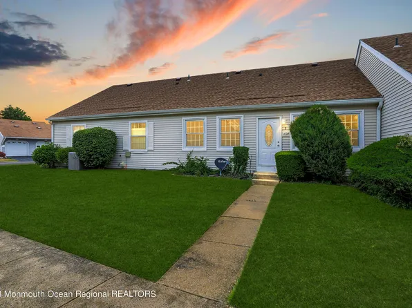 109 Henley Court #B, Freehold, NJ 07728