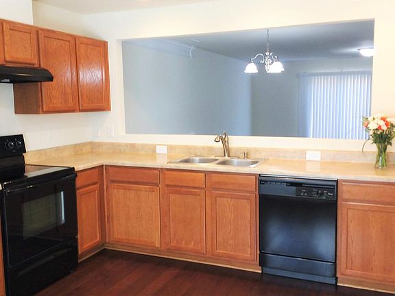 Spacious eat in kitchen with new appliances