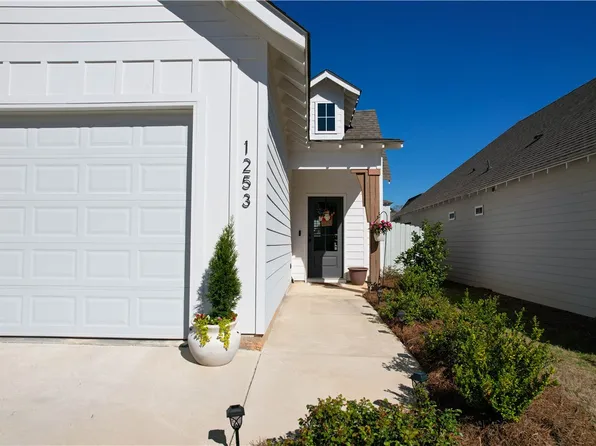1253 Woodland Cir, Opelika, AL 36801