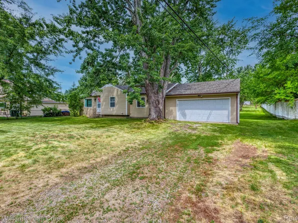 2244 Hammerslea Rd, Orion, MI 48359