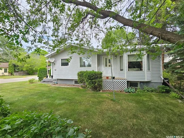 411 3rd AVENUE W, Meadow Lake, SK S9X 1B8