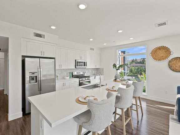 3rd image of 5925 Charlotte Dr Unit 233