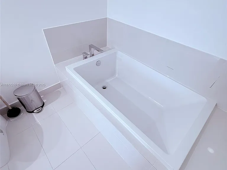 55 SW 9th St #4003 — Photo 19