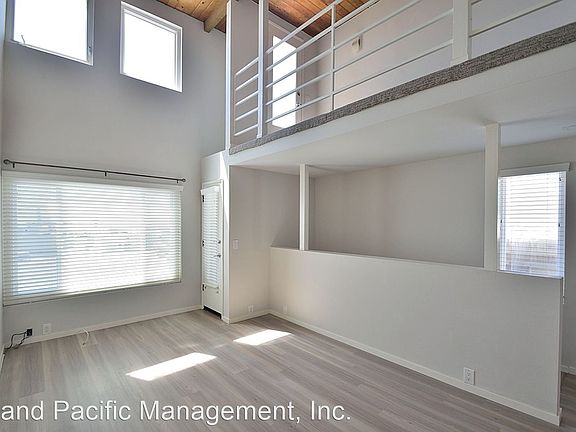 4th image of 2712 Manhattan Ave APT C