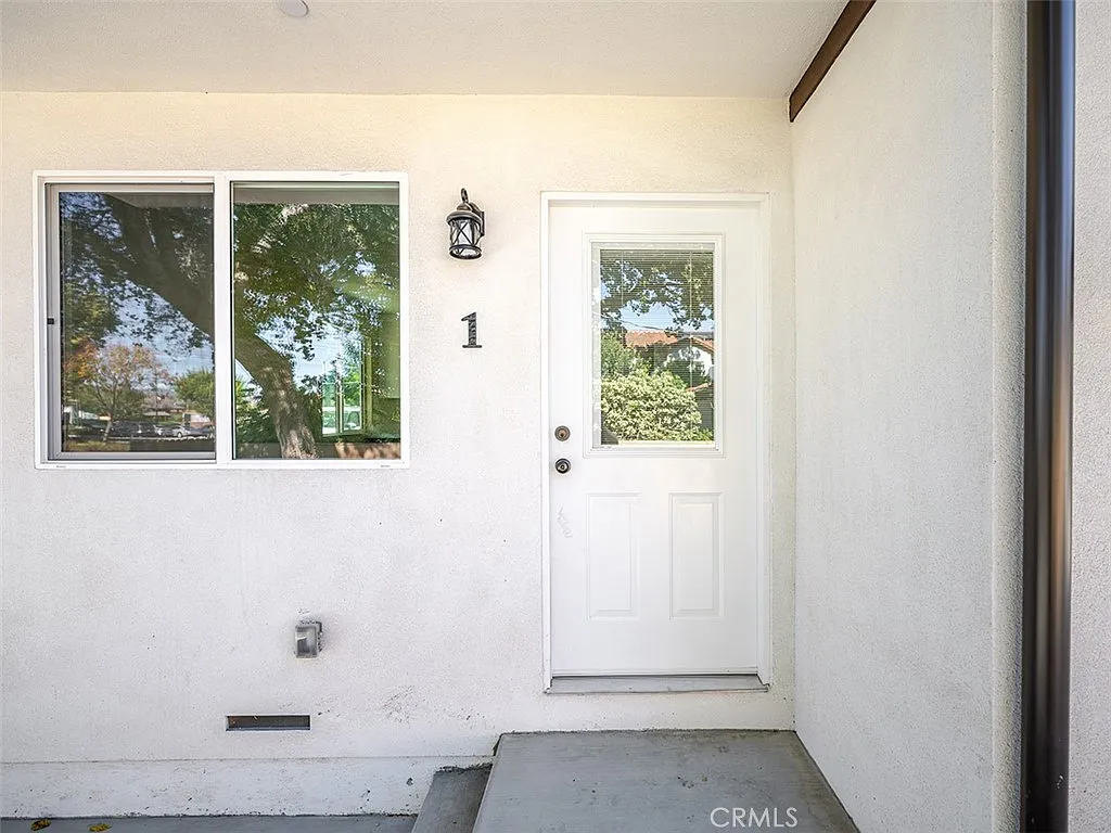 3 bed, 2.5 bath, 1300 sqft, $3,900 — Photo 3