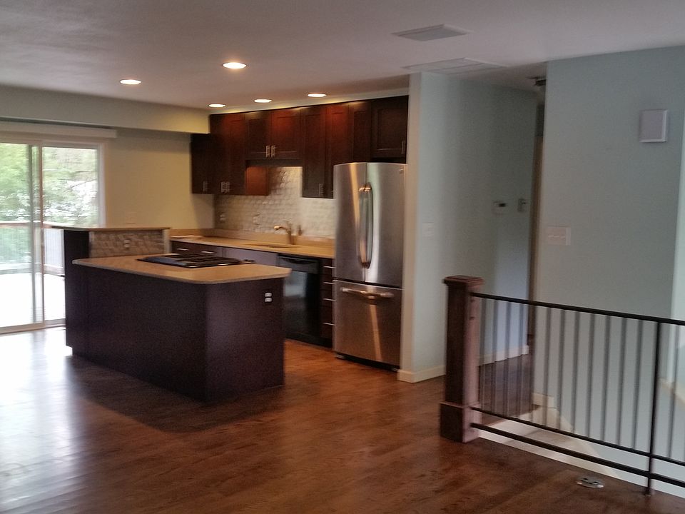 2nd image of 1070 Jade St