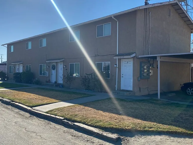 Henson Complex — Photo 2