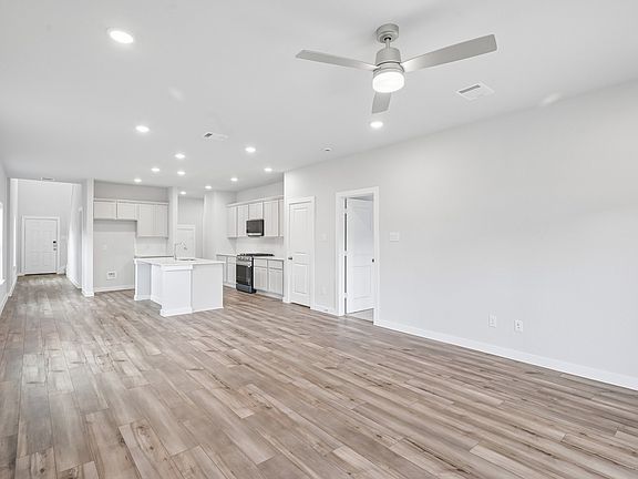5th image of 304 Sun Harvest Dr