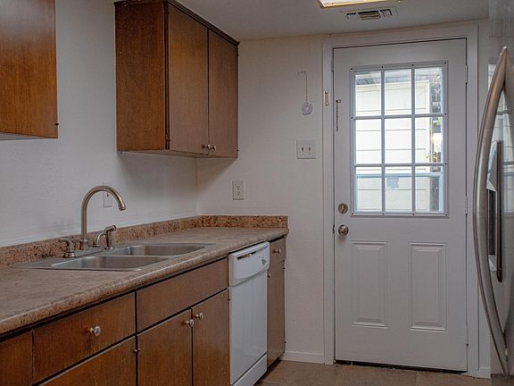 5th image of 65 W Townhouse Ln