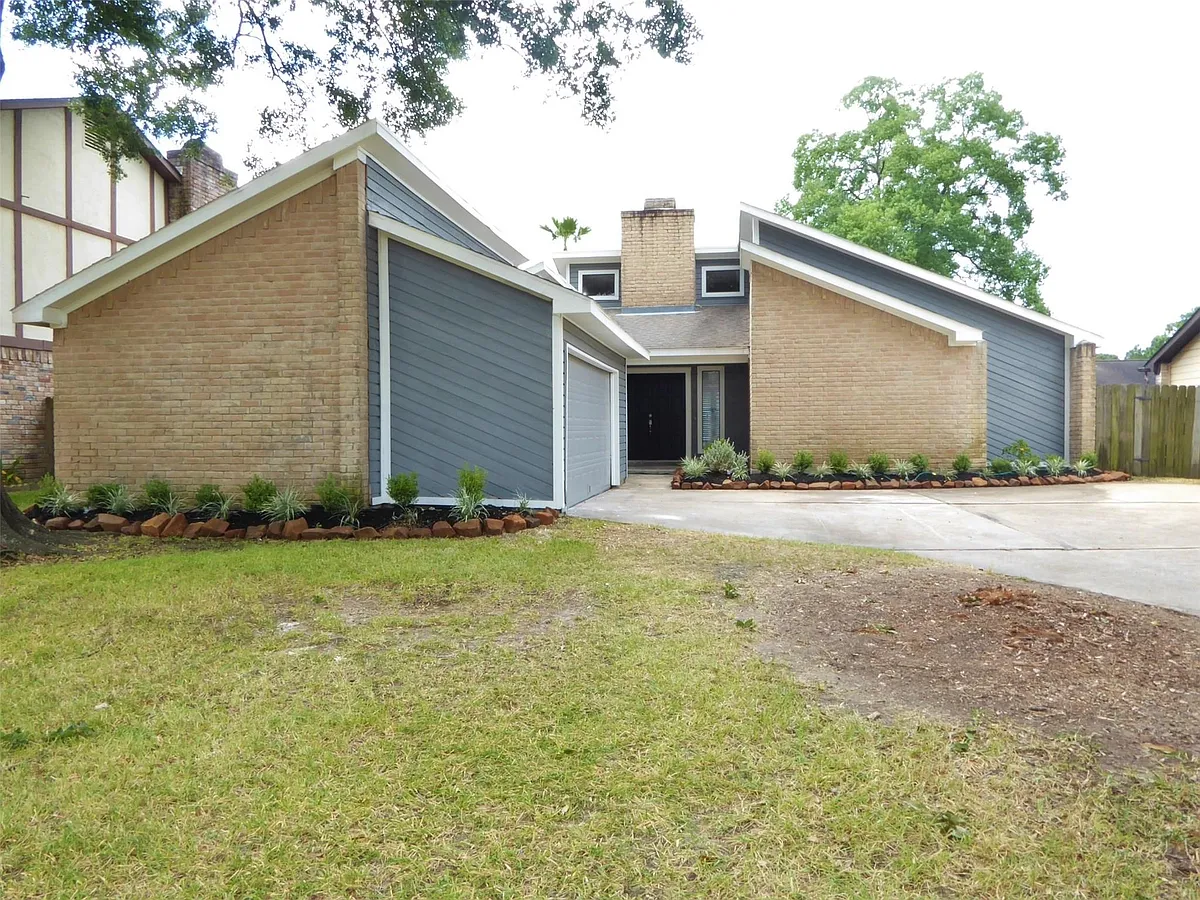 Building Photo - 21311 Park Mount Dr