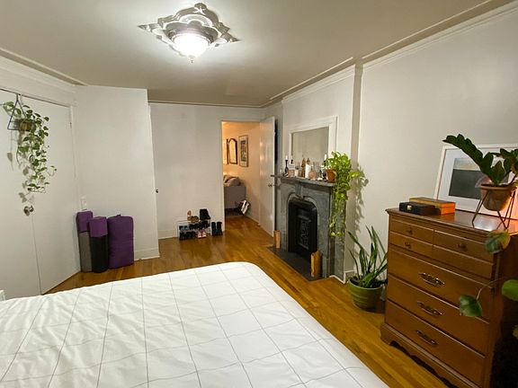 4th image of 12 Arlington Pl #1