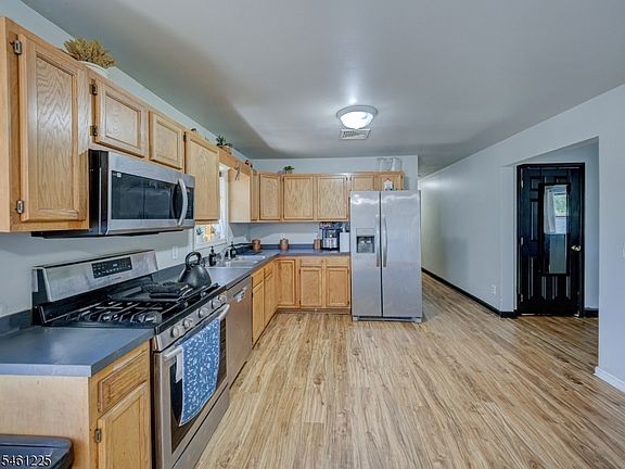 5th image of 404 Lyndale St