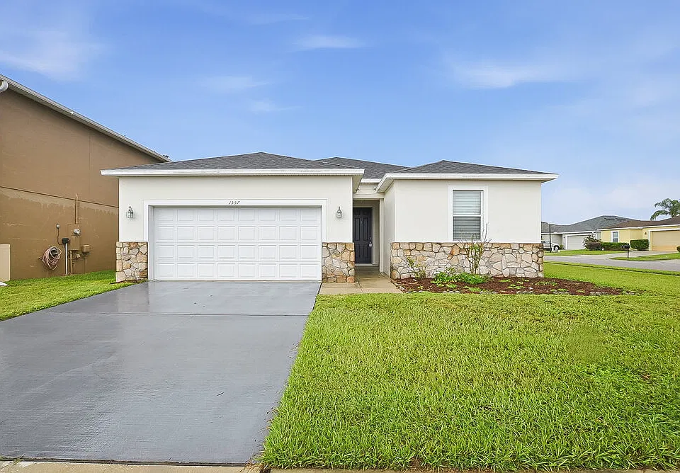 1557 Regent Ct