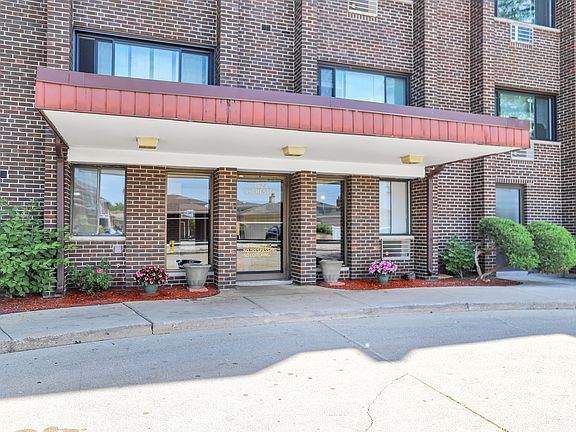 2nd image of 4623 N Chester Ave Unit 403W