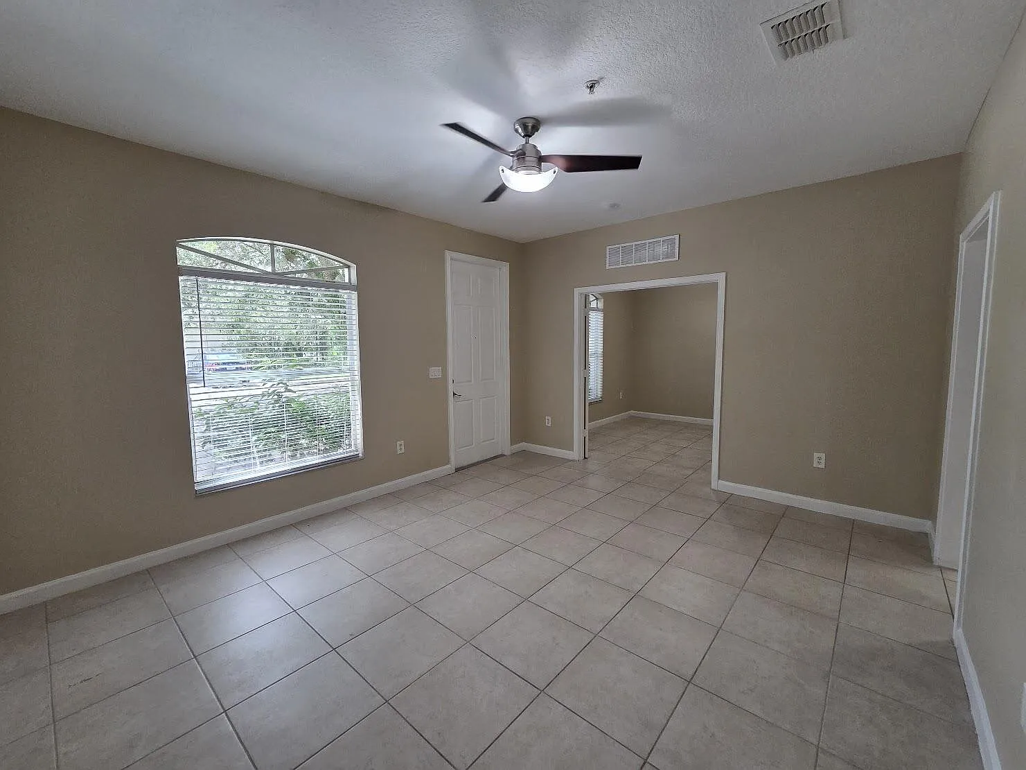 3 bed, 2.0 bath, 1153 sqft, $2,450 — Photo 4