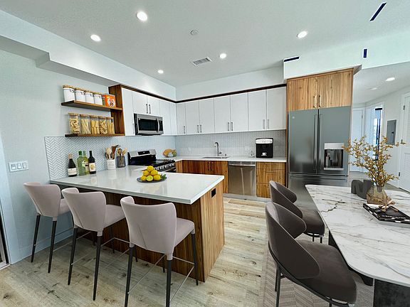 2nd image of 4264 S Centinela Ave #302