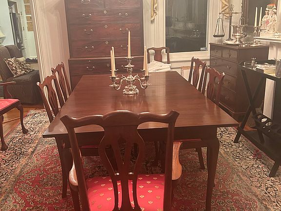 Dining room with banquet table. Seats 8-10.
