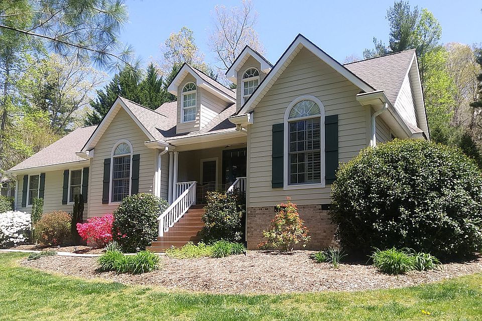 1st image of 102 White Cedar Ln