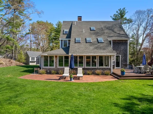 19 Saltmeadow Ln, Duxbury, MA 02332
