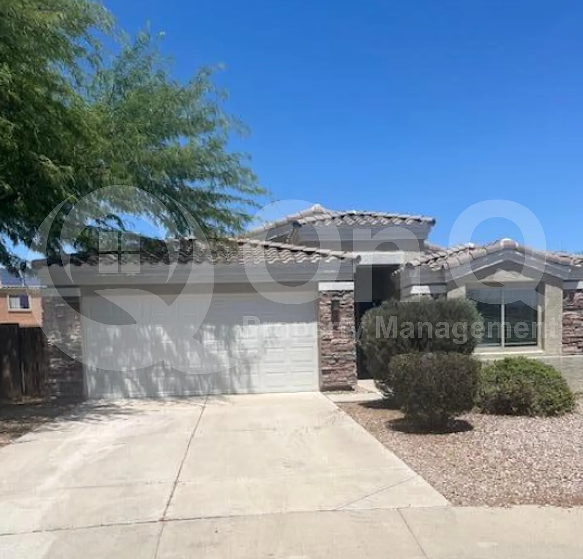 4 bed, 2.0 bath, 1939 sqft, $1,799 — Photo 1