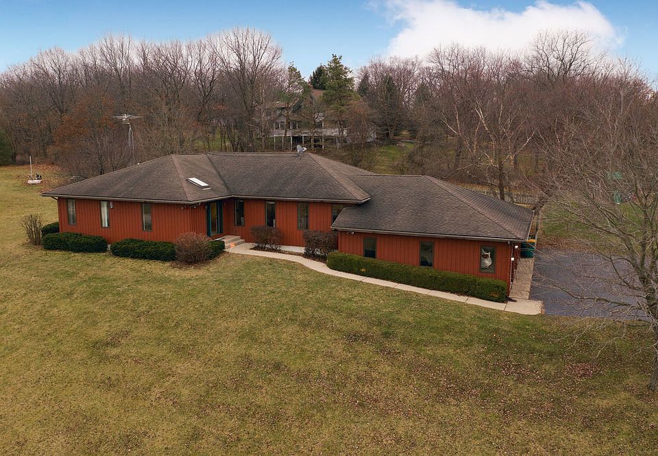 15613 Greenway Cross, Woodstock, IL 60098 | Zillow