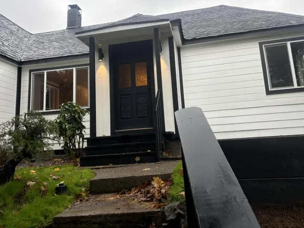 922 N 9th St, Coos Bay, OR 97420