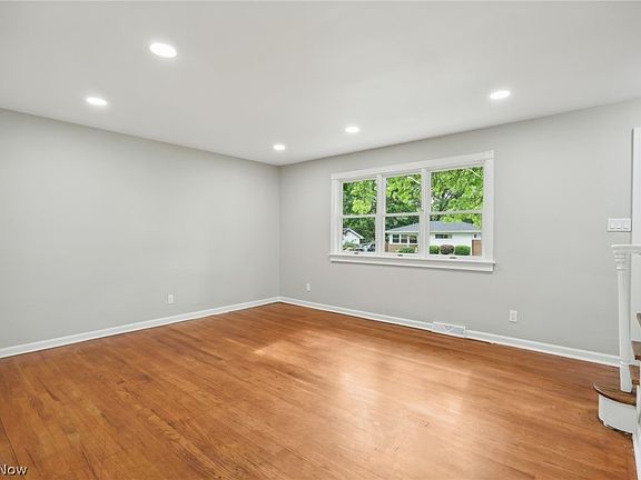 5th image of 614 N Hawkins Ave