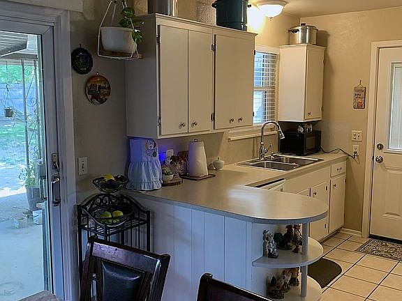 5th image of 236 Seville Dr