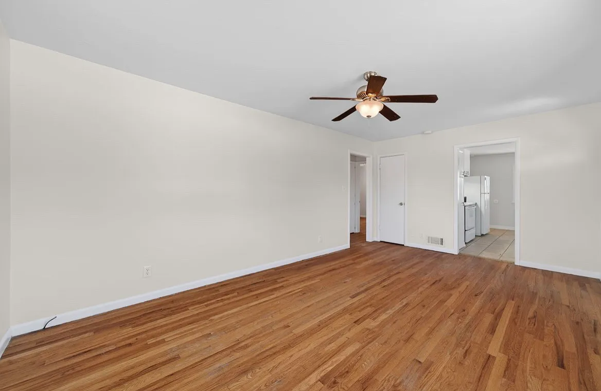 4 bed, 1300 sqft, $2,300 — Photo 4