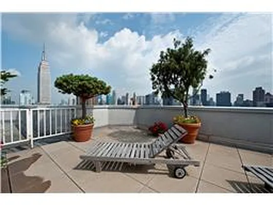 Rented by R New York | media 3